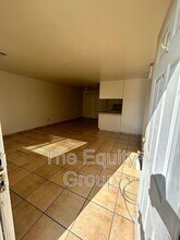 10850 Thompson Dr in Hanford, CA - Building Photo - Building Photo