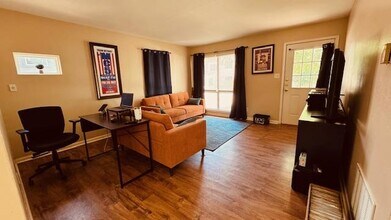 4614 Raintree Blvd in Austin, TX - Building Photo - Building Photo