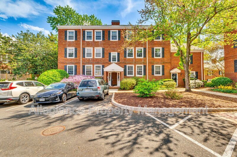 2880 S Abingdon St in Arlington, VA - Building Photo