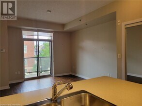 90 Charlton Ave W in Hamilton, ON - Building Photo - Building Photo