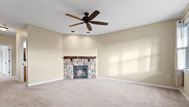 699 W Dekora St, Unit G in Saukville, WI - Building Photo - Building Photo