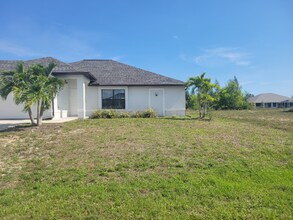322 SW 23rd St in Cape Coral, FL - Building Photo - Building Photo
