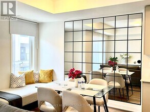 3556 Colonial Dr in Mississauga, ON - Building Photo - Building Photo