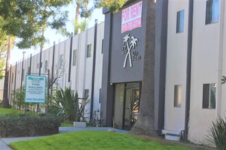 The Palms Apartments in Van Nuys, CA - Foto de edificio - Building Photo