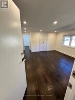 55 Creekwood Dr in Toronto, ON - Building Photo