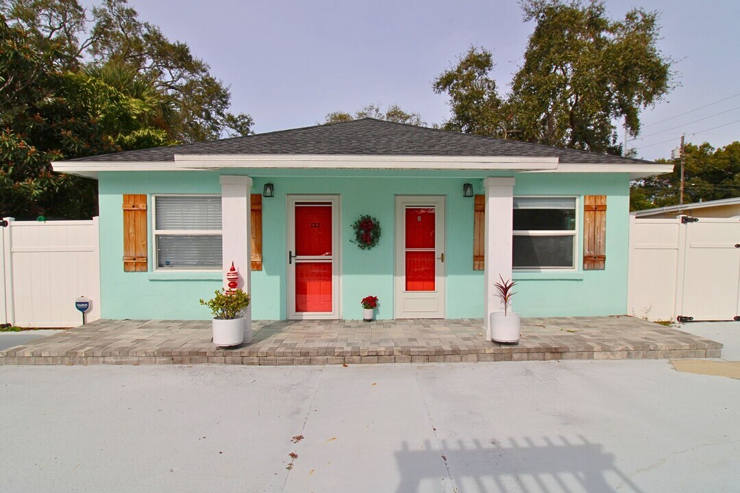 536 Roanoke St in Dunedin, FL - Building Photo