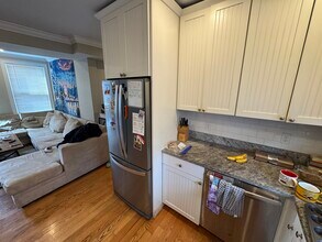 183 River St, Unit 2 in Cambridge, MA - Building Photo - Building Photo