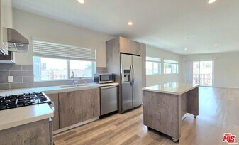 8532 Cashio St, Unit 301 in Los Angeles, CA - Building Photo