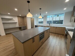 1720 Market St in Kirkland, WA - Building Photo - Building Photo