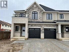 5 Genoa Dr in Hamilton, ON - Building Photo