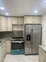 901 NE 14th Ave in Hallandale Beach, FL - Building Photo