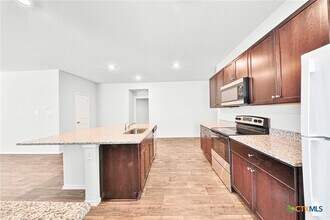 813 Indigo Wy in Seguin, TX - Building Photo - Building Photo