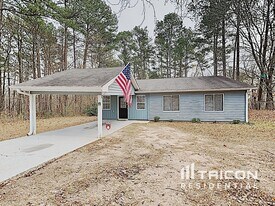 3182 Lake Monroe Rd in Douglasville, GA - Building Photo