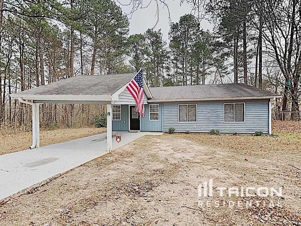 3182 Lake Monroe Rd in Douglasville, GA - Building Photo