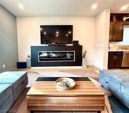 8044 Carpenter Creek Ave in Las Vegas, NV - Building Photo - Building Photo