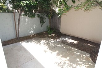 1529 N Rendezvous Way in Clovis, CA - Building Photo - Building Photo