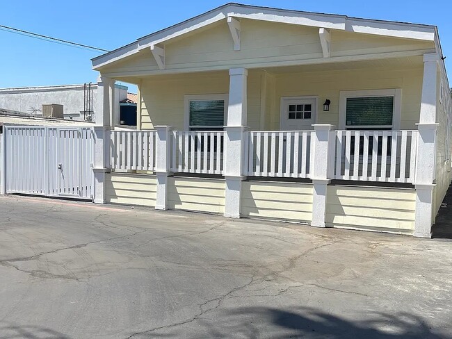 property at 6 Grube St