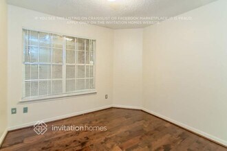 15806 Locust Grove Dr in Houston, TX - Foto de edificio - Building Photo