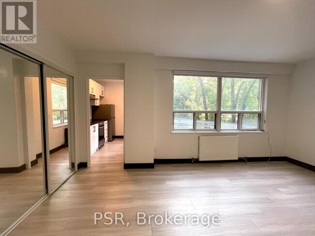 600 Eglinton Ave W in Toronto, ON - Building Photo - Building Photo