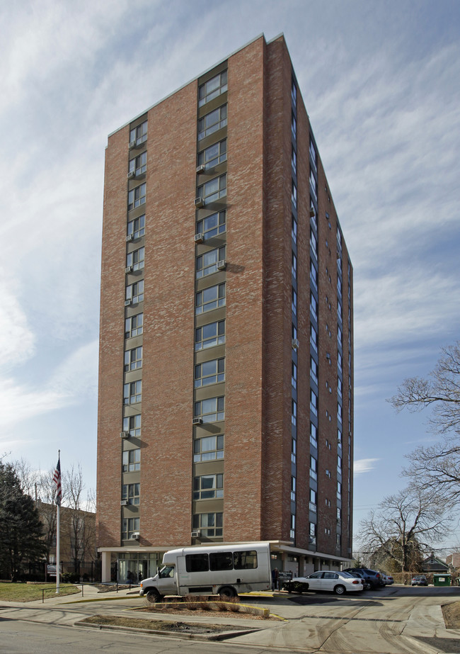 Cambridge Apartments in Milwaukee, WI - Foto de edificio - Building Photo