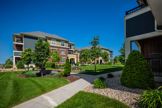 The West End in Verona, WI - Foto de edificio - Building Photo