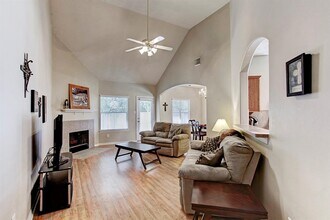 9211 Hidden Lake E Dr in Magnolia, TX - Building Photo - Building Photo