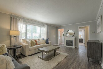 2324 W 79th Terrace in Prairie Village, KS - Foto de edificio - Building Photo