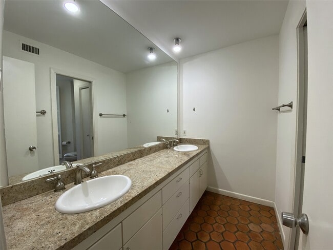 property at 5003 Yoakum Blvd