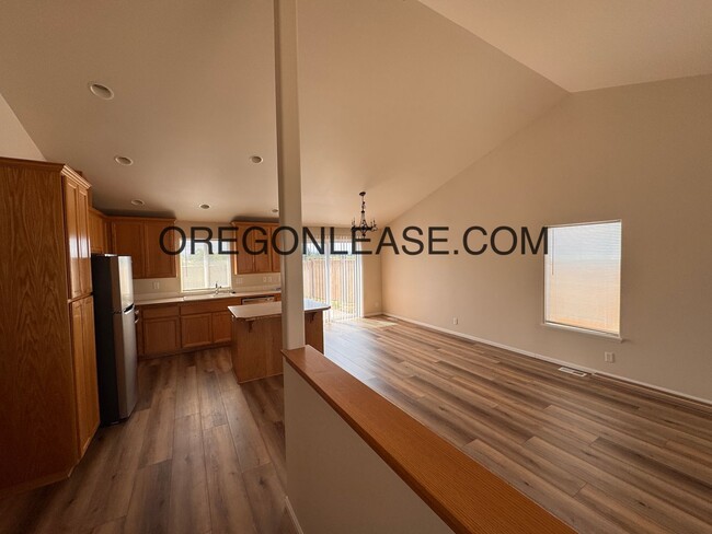1852 Iron Horse Rd in Eugene, OR - Building Photo - Building Photo