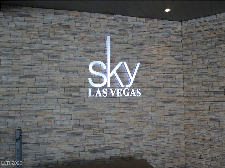 2700 Las Vegas Blvd S, Unit 2005 in Las Vegas, NV - Building Photo