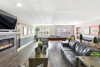Manor at Victoria Park in Temple Hills, MD - Foto de edificio - Building Photo