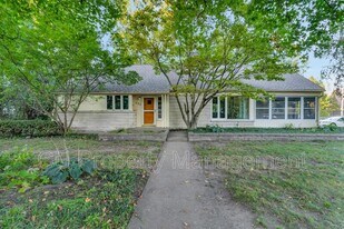 202 W Indiana Ave in Urbana, IL - Building Photo