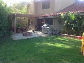 1101 Heatherview Dr in Oak Park, CA - Building Photo - Building Photo