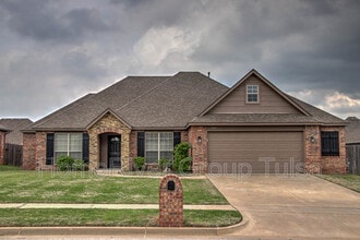 1814 E Montgomery Pl in Broken Arrow, OK - Building Photo - Building Photo