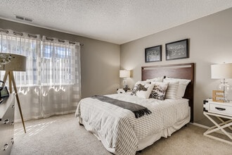 Sky at Bear Creek in Colorado Springs, CO - Foto de edificio - Building Photo