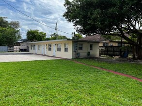 316 NE 3 St in Hallandale, FL - Building Photo - Interior Photo