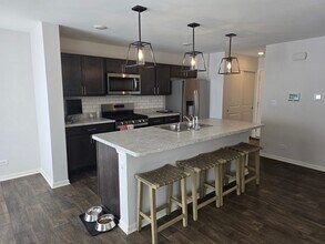 719 Wellington Ln in Cary, IL - Foto de edificio - Building Photo