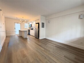 1904 SW 17th Ave in Miami, FL - Foto de edificio - Building Photo