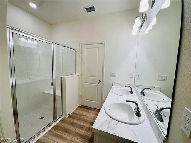 6597 Estero Bay Dr in Ft. Myers, FL - Building Photo - Building Photo