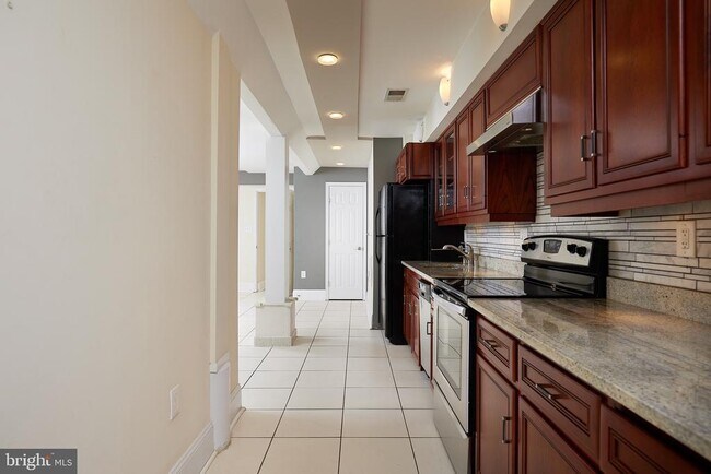 property at 910 T St NW