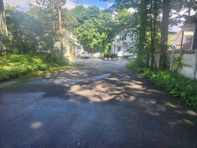 63 Lawrence St-Unit -2 in Fitchburg, MA - Building Photo - Building Photo