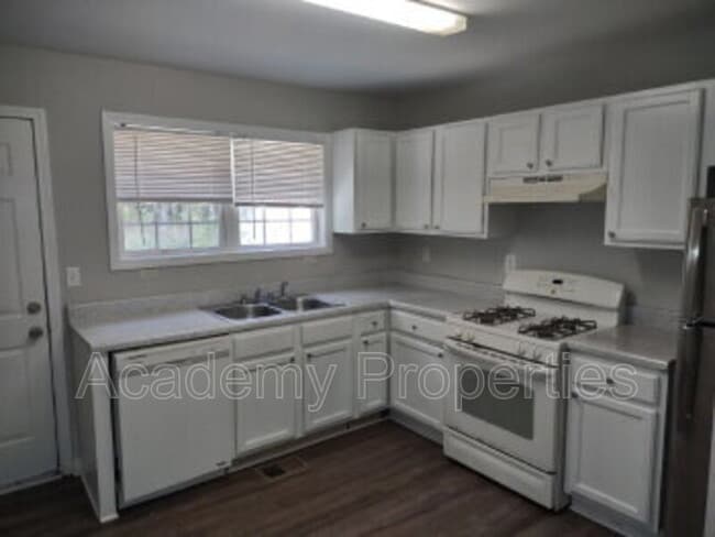 130 Meadowbrook Ct in Fayetteville, GA - Foto de edificio - Building Photo