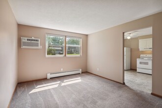 1921 103rd Ave NW, Unit 1 in Coon Rapids, MN - Building Photo - Building Photo