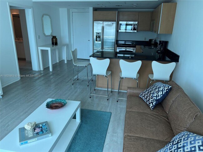 951 Brickell Ave, Unit 3509 in Miami, FL - Building Photo - Building Photo