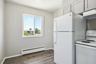 Autumn Lane Apartments in Colorado Springs, CO - Foto de edificio - Building Photo