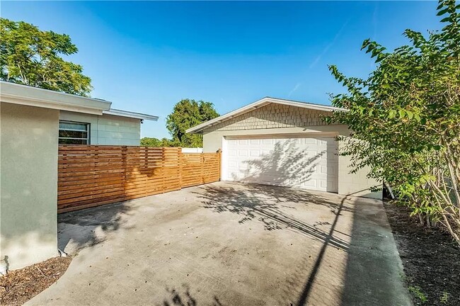 6317 S Lansdale Cir in Tampa, FL - Building Photo - Building Photo
