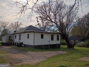 211 Arnco 6th St in Newnan, GA - Building Photo - Building Photo