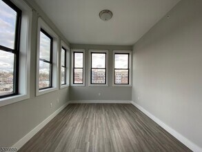 22 Center St in Metuchen, NJ - Building Photo - Building Photo