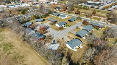 402 Trailside Ter in Springdale, AR - Building Photo - Building Photo