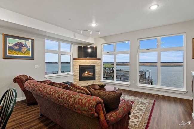 property at 2101 Bowpicker Ln